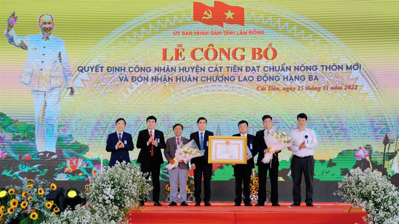Cát Tiên được Thủ tướng Chính phủ ban hành quyết định công nhận huyện đạt chuẩn nông thôn mới năm 2020.