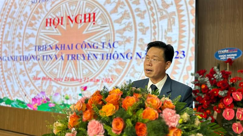 Đồng chí Trần Trung Hiếu - Phó Trưởng ban Thường trực Ban Tuyên giáo Tỉnh ủy Lâm Đồng phát biểu tại hội nghị.