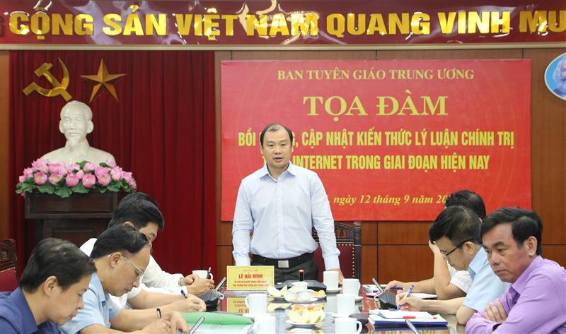 Đồng chí Lê Hải Bình, Ủy viên dự khuyết Ban Chấp hành Trung ương Đảng, Phó Trưởng ban Tuyên giáo Trung ương chủ trì buổi tọa đàm.
