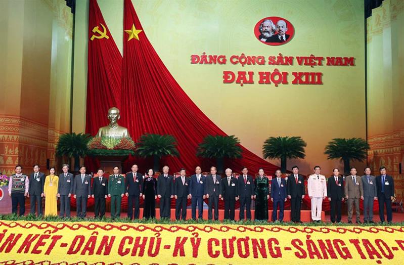 Các đồng chí lãnh đạo Đảng, Nhà nước chụp hình lưu niệm với Đoàn Lâm Đồng