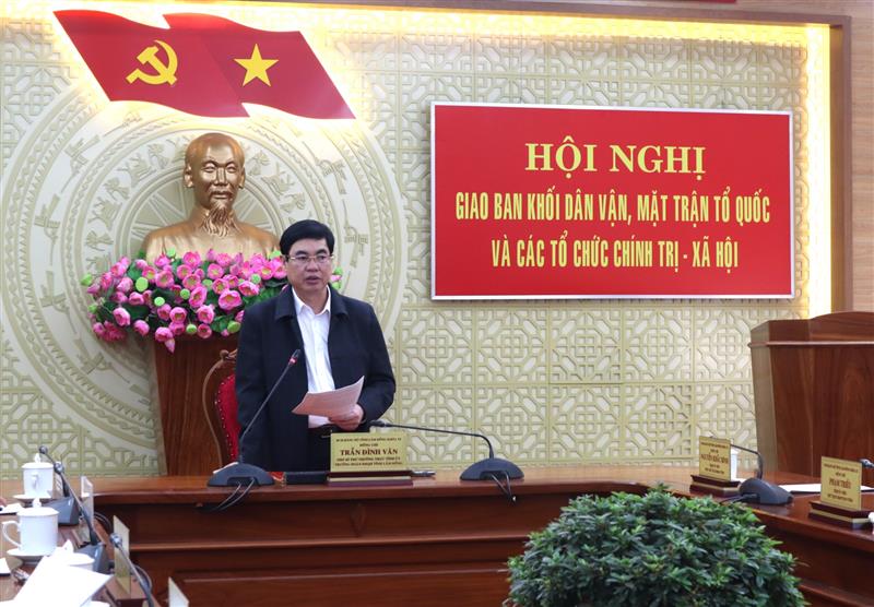 Đồng chí Trần Đình Văn - Phó Bí thư Thường trực Tỉnh ủy chủ trì hội nghị.