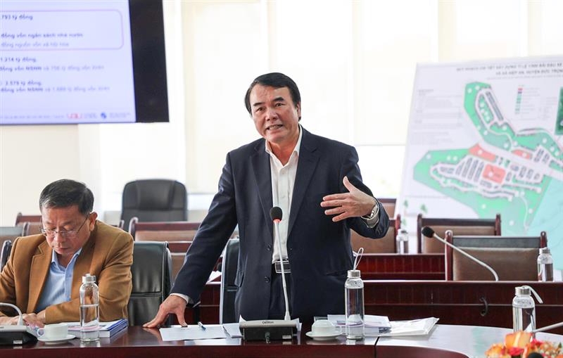 Phó Chủ tịch UBND tỉnh Lâm Đồng Phạm S phát biểu.