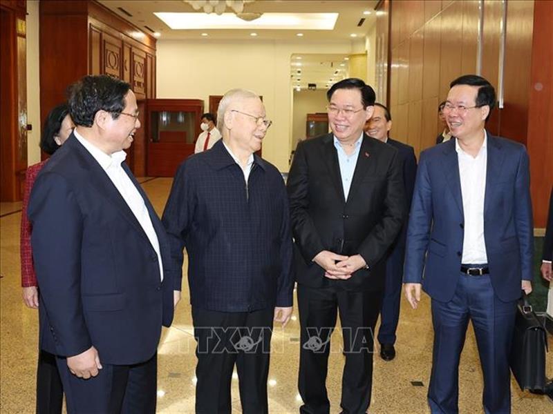 Tổng Bí thư Nguyễn Phú Trọng cùng các đồng chí lãnh đạo Đảng, Nhà nước tham dự phiên họp.