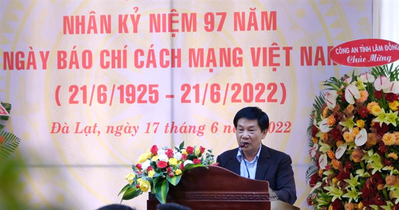 Nhà báo Lê Văn Tòa – Chủ tịch Hội nhà báo tỉnh ôn lại truyền thống báo chí cách mạng Việt Nam và thông tin những kết quả nổi bật của báo chí Lâm Đồng thời gian qua