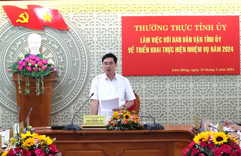 Đồng chí Phó Bí thư Thường trực Tỉnh ủy Lâm Đồng Trần Đình Văn phát biểu chỉ đạo tại buổi làm việc.