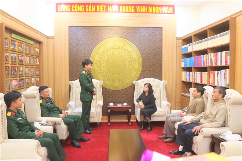 Đồng chí Thượng tá Phan Thanh Trâm - Phó Chủ nhiệm Chính trị Học viện Lục quân phát biểu.