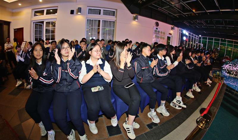 Học sinh, chiến sĩ Bộ Chỉ huy Quân sự tỉnh Lâm Đồng, Học viện Lục quân tham gia cổ vũ chương trình Lá chắn thép trên biển