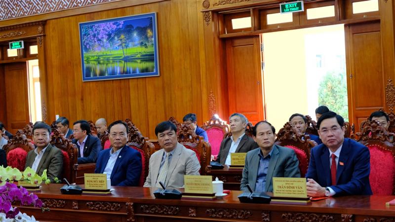 Các đồng chí Uỷ viên Ban Thường vụ Tỉnh uỷ Lâm Đồng tham dự hội nghị.