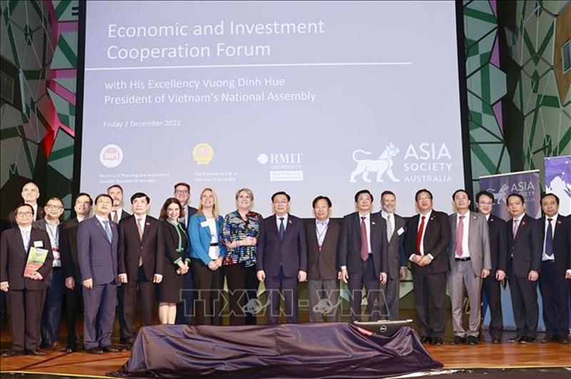hủ tịch Quốc hội Vương Đình Huệ với đại biểu tham dự Diễn đàn hợp tác kinh tế Việt Nam - Australia.