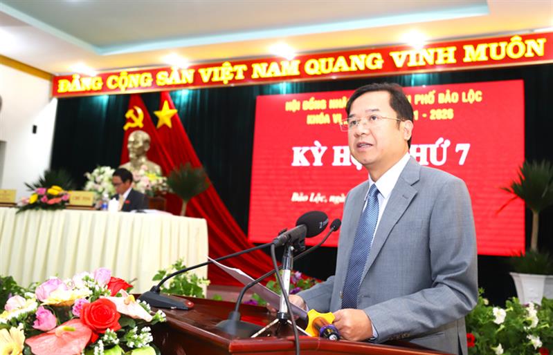 Đồng chí Tôn Thiện Đồng – Bí thư Thành ủy Bảo Lộc phát biểu chỉ đạo tại Kỳ họp.