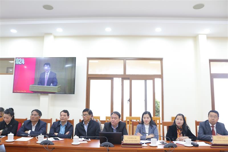 Các đồng chí báo cáo viên Tỉnh ủy tham dự hội nghị tại điểm cầu Lâm Đồng.