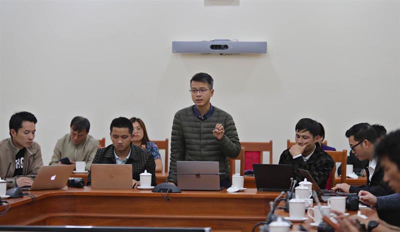 Nhà báo Mai Vinh – Báo Tuổi Trẻ đặt câu hỏi liên quan tuyến đường tránh phía Nam TP Bảo Lộc sụt lún nghiêm trọng.