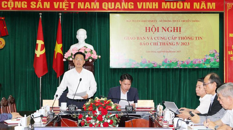 Ông Trần Trung Hiếu - Phó Trưởng ban Thường trực Ban Tuyên giáo Tỉnh ủy kết luận hội nghị.