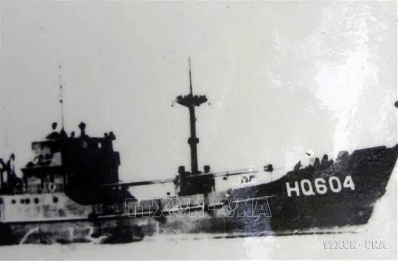 Tàu HQ-604 rời đất liền ra Trường Sa làm nhiệm vụ, chỉ 3 ngày trước cuộc chiến đấu bảo vệ chủ quyền và bị tàu địch bắn chìm tại Gạc Ma, ngày 14/3/1988. Ảnh: Tư liệu/TTXVN phát.