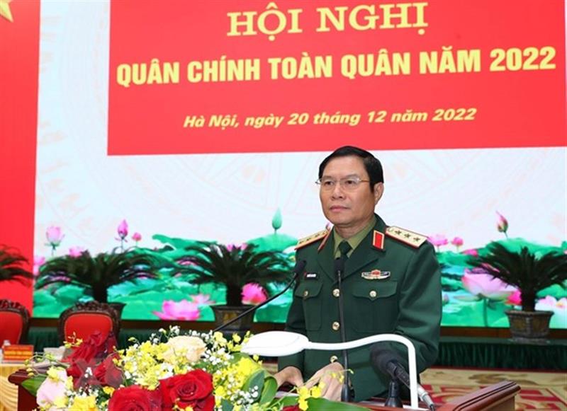 Thượng tướng Nguyễn Tân Cương, Tổng Tham mưu trưởng Quân đội Nhân dân Việt Nam, Thứ trưởng Bộ Quốc phòng đọc báo cáo tại hội nghị. (Ảnh: Trọng Đức/TTXVN).