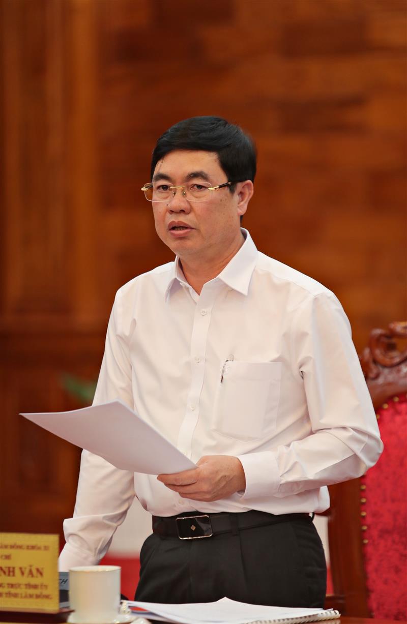 Đồng chí Trần Đình Văn - Phó Bí thư Thường trực Tỉnh uỷ, Trưởng đoàn ĐBQH tỉnh Lâm Đồng phát biểu tại buổi làm việc.