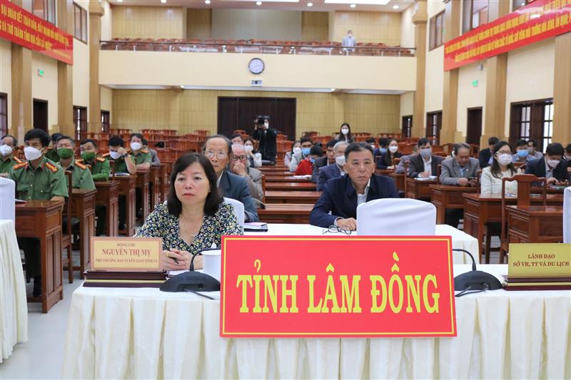 Đồng chí Nguyễn Thị Mỵ - Phó Trưởng Ban Tuyên giáo Tỉnh ủy tham dự hội nghị