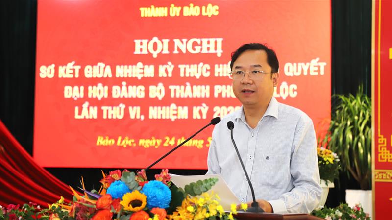 Đồng Chí Tôn Thiện Đồng - Bí thư Thành ủy Bảo Lộc phát biểu bế mạc Hội nghị và tiếp thu ý kiến chỉ đạo của Chủ tịch UBND tỉnh Lâm Đồng Trần Văn Hiệp.