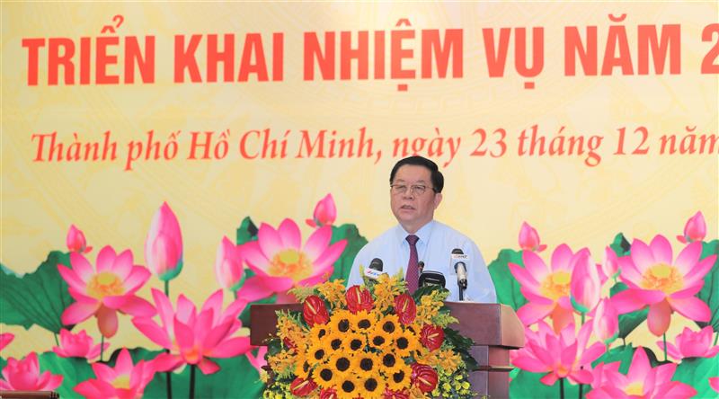 Đồng chí Nguyễn Trọng Nghĩa phát biểu kết luận Hội nghị.