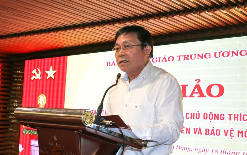 Đồng chí Hà Phước Thiều – Phó Vụ trưởng Cơ quan Thường trực Ban Tuyên giáo Trung ương khu vực miền Trung – Tây Nguyên báo cáo Đề dẫn hội thảo.