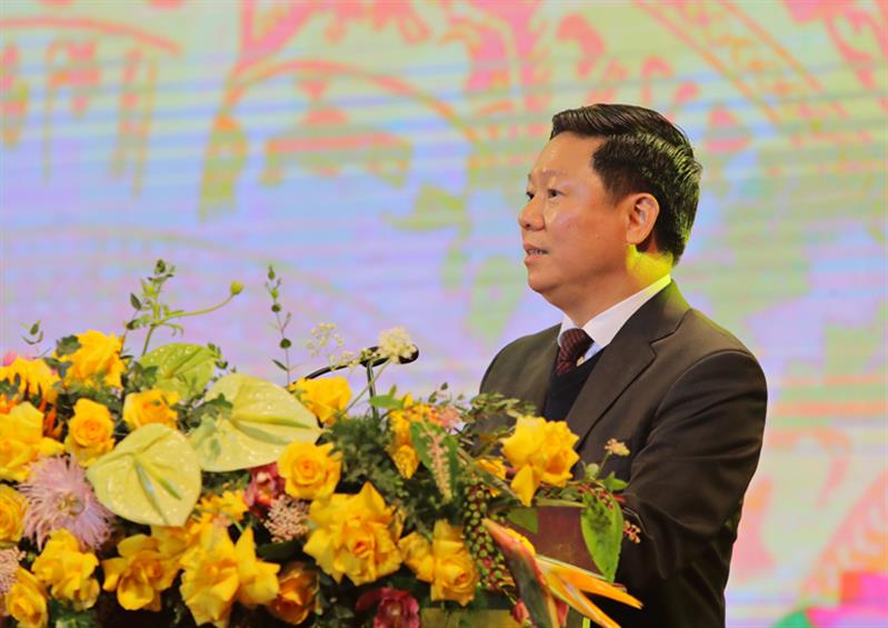 Đồng chí Trần Thanh Lâm - Phó trưởng Ban Tuyên giáo Trung ương lên phát biểu khai mạc và chỉ đạo Hội thi.