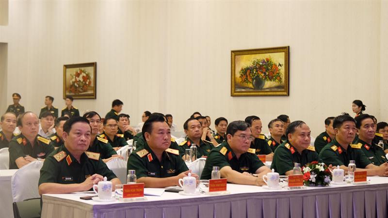 Các đồng chí thủ trưởng Quân khu 7 tham dự buổi gặp mặt.