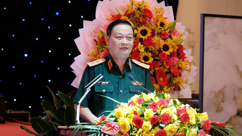 Trung tướng Trần Hoài Trung - Bí thư Đảng ủy, Chính ủy Quân khu 7 phát biểu tại buổi gặp mặt.