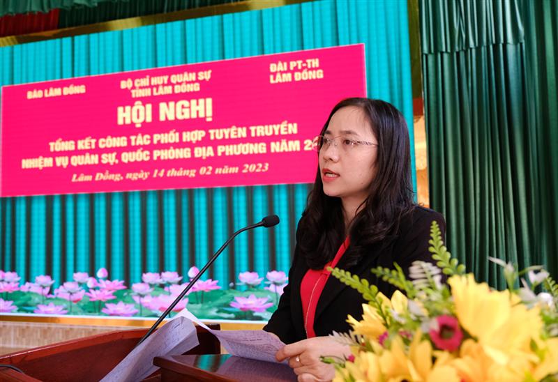 Đại diện Báo Lâm Đồng tham luận tại hội nghị.
