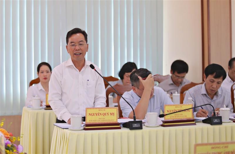 Đồng chí Nguyễn Qúy Mỵ - Bí thư Huyện ủy Đạ Huoai báo cáo tóm tắt tình hình phát triển kinh tế - xã hội, công tác xây dựng Đảng Qúy I/2024.