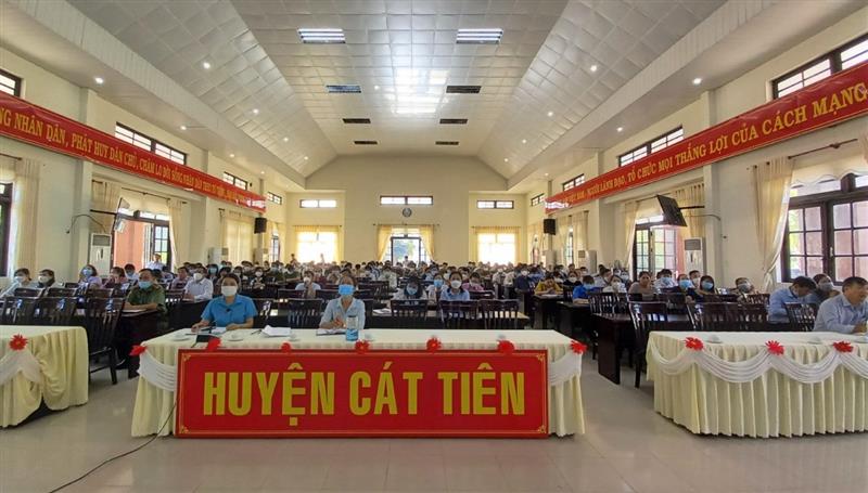Các đại biểu tham dự hội nghị tại điểm cầu huyện Cát Tiên