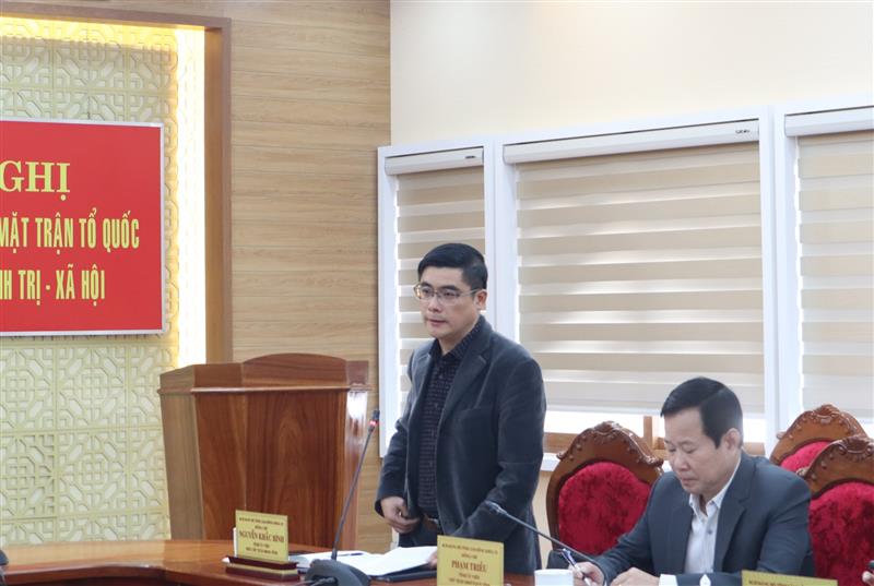 Đồng chí Nguyễn Khắc Bình - Phó Chủ tịch HĐND tỉnh phát biểu tại hội nghị.