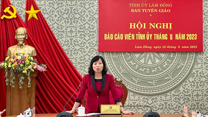 Đồng chí Nguyễn Thị Mỵ - Phó trưởng Ban Tuyên giáo Tỉnh ủy kết luận hội nghị.