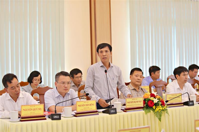 Đồng chí Nguyễn Mạnh Việt - Bí thư Huyện ủy Đạ Tẻh phát biểu tại buổi làm việc.