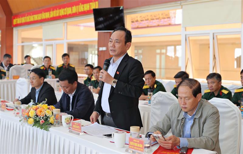 Đồng chí Nguyễn Văn Yên - Uỷ viên Ban Thường vụ Tỉnh uỷ, Trưởng Ban Nội chính Tỉnh ủy đánh giá điểm mạnh, điểm yếu của Bộ CHQS tỉnh.