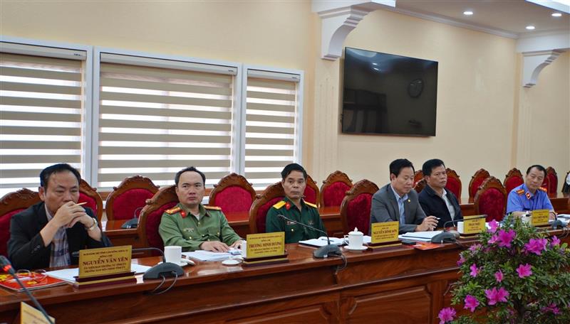 Các đồng chí thành viên Ban Chỉ đạo phòng, chống tham nhũng, tiêu cực tỉnh Lâm Đồng trong Phiên họp thứ 7.