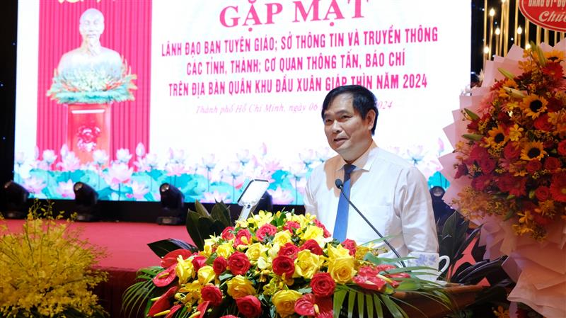 Đồng chí Phan Xuân Thủy – Phó Trưởng Ban Tuyên giáo Trung ương phát biểu tại buổi gặp mặt.