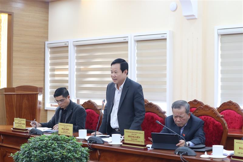 Đồng chí Phạm Triều - Chủ tịch Ủy ban MTTQ Việt Nam tỉnh tham gia ý kiến tại hội nghị.