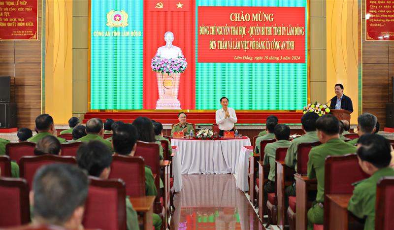 Quang cảnh buổi làm việc của Quyền Bí thư Tỉnh ủy Lâm Đồng với Đảng ủy Công an tỉnh.