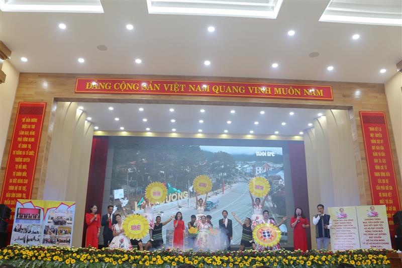 Các tiết mục văn nghệ ca ngợi Đảng, Bác Hồ mở đầu khai mạc Hội thi.