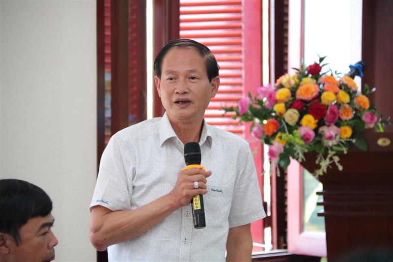 Đồng chí Nguyễn Trọng Ánh Đông - Ủy viên Ban Thường vụ Tỉnh ủy, Trưởng Ban Tổ chức Tỉnh ủy trao đổi tại buổi làm việc.