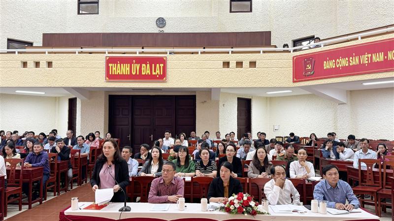 Các đại biểu tham gia Hội nghị tại điểm cầu huyện Di Linh.