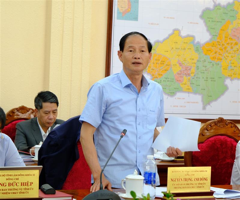 Đồng chí Nguyễn Trọng Ánh Đông - Ủy viên Ban Thường vụ, Trưởng Ban Tổ chức Tỉnh ủy đóng góp ý kiến vào dự thảo Chỉ thị.