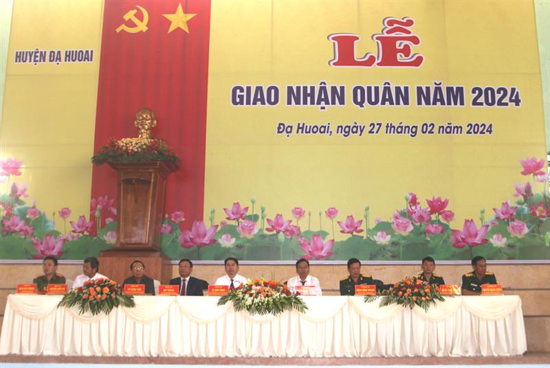 Các đại biểu dự Lễ giao nhận quân năm 2024 tại huyện Đạ Huoai.