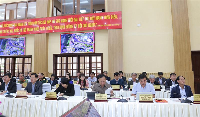 Các đại biểu tham dự hội nghị tại Hội trường Tỉnh ủy.