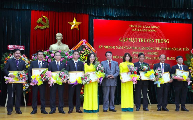 Các tập thể, cá nhân nhận bằng khen của Chủ tịch UBND tỉnh Lâm Đồng