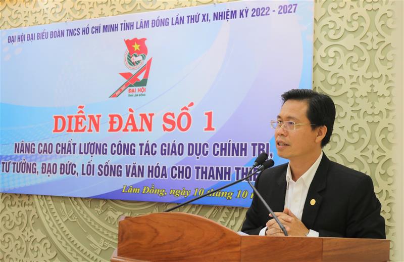 Đồng chí Trần Trung Hiếu - Phó Trưởng Ban Thường trực Ban Tuyên giáo Tỉnh ủy phát biểu chỉ đạo tại Diễn đàn số 1