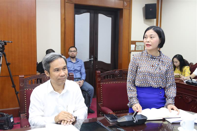 Đồng chí Phạm Thị Vui đưa ra 3 kiến nghị trong việc phổ biến, bồi dưỡng, cập nhật kiến thức lý luận chính trị trên Internet trong giai đoạn hiện nay