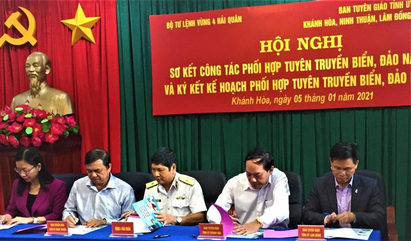 Ban Tuyên giáo Tỉnh ủy 4 tỉnh: Khánh Hòa, Ninh Thuận, Lâm Đồng, Bình Phước ký kết với Vùng 4 Hải Quân
