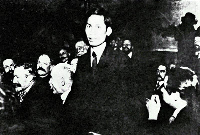 Nguyễn Ái Quốc tại Đại hội Tuors - Đảng xã hội Pháp - năm 1920. Ảnh TL.