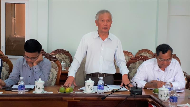 Đồng chí Nguyễn Hữu Toản - UVBTV, Trưởng Ban Tuyên giáo Huyện ủy, Giám đốc Trung tâm Chính trị huyện Di Linh phát biểu chia sẻ thông tin